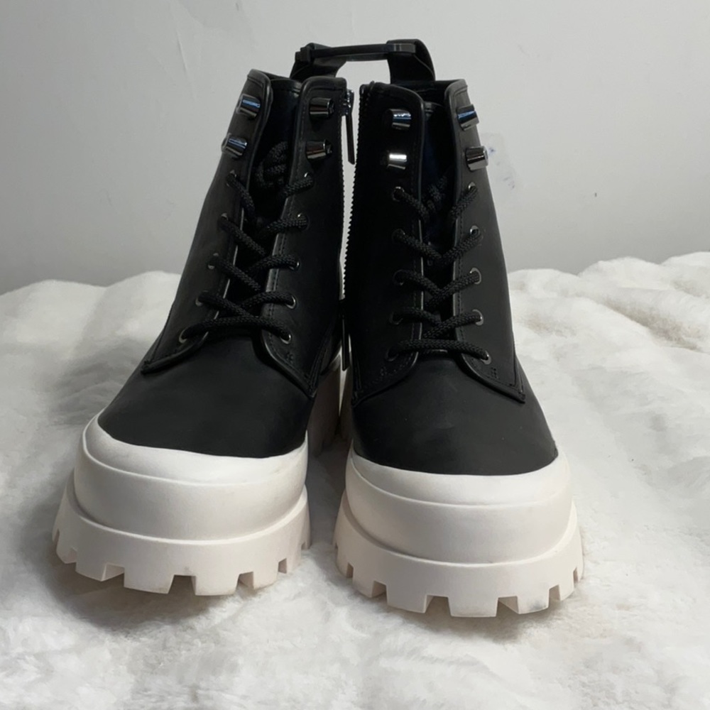Make: Michael Kors brand new size 9.5